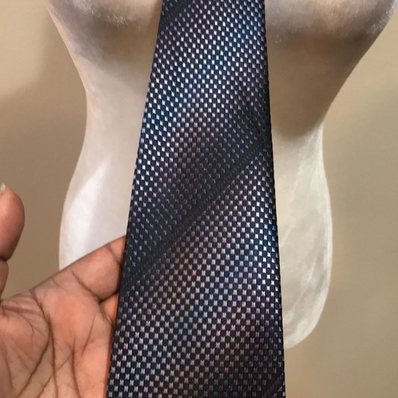 Kenneth Cole Men's 100% Imported Handmade Silk Shimmer Geometric Design Necktie - Picture 4 of 14